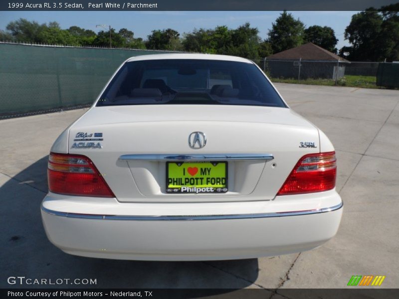 Pearl White / Parchment 1999 Acura RL 3.5 Sedan