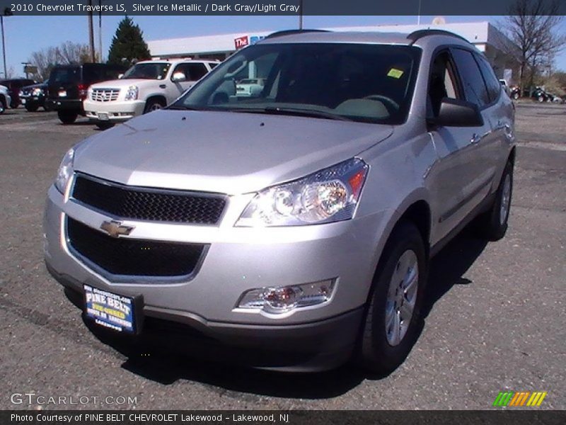 Silver Ice Metallic / Dark Gray/Light Gray 2010 Chevrolet Traverse LS