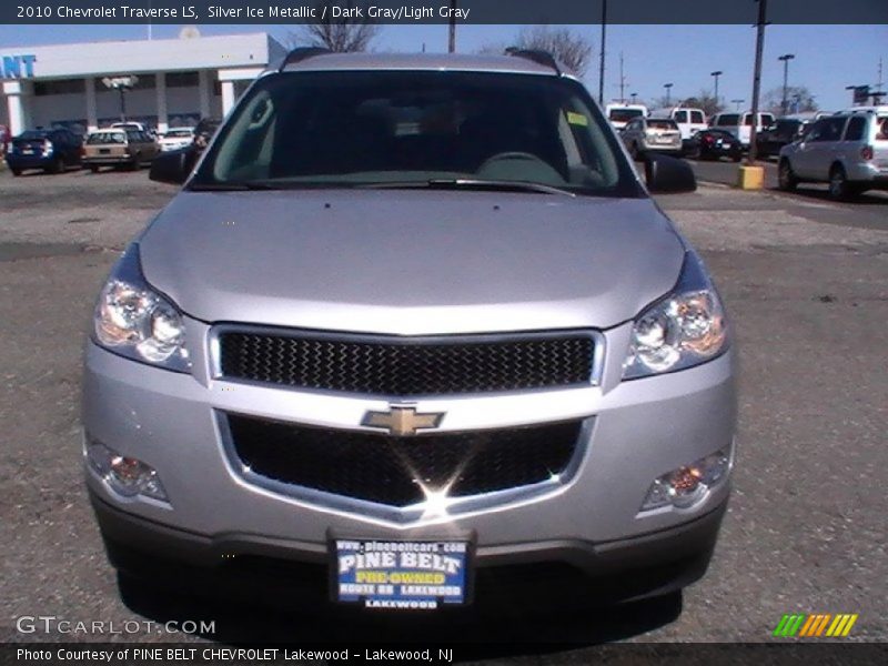 Silver Ice Metallic / Dark Gray/Light Gray 2010 Chevrolet Traverse LS