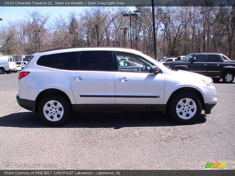 Silver Ice Metallic / Dark Gray/Light Gray 2010 Chevrolet Traverse LS