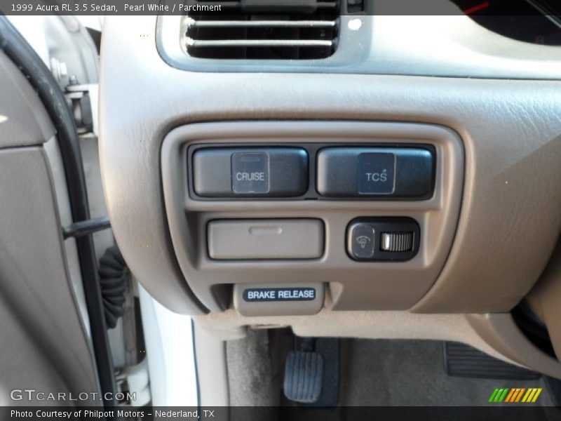 Controls of 1999 RL 3.5 Sedan
