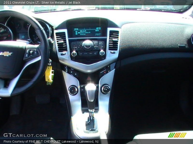 Silver Ice Metallic / Jet Black 2011 Chevrolet Cruze LT