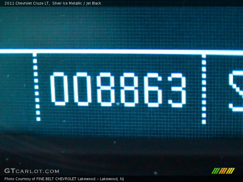 Silver Ice Metallic / Jet Black 2011 Chevrolet Cruze LT