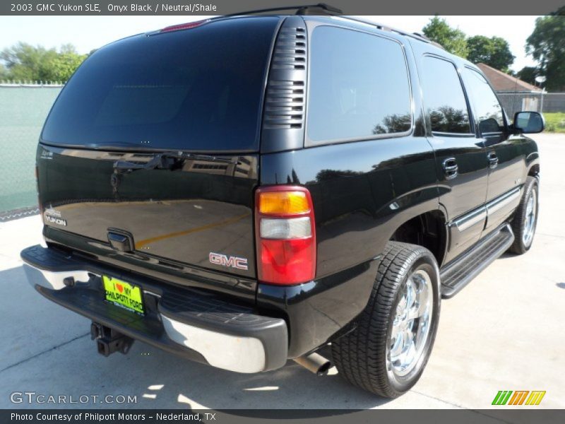 Onyx Black / Neutral/Shale 2003 GMC Yukon SLE
