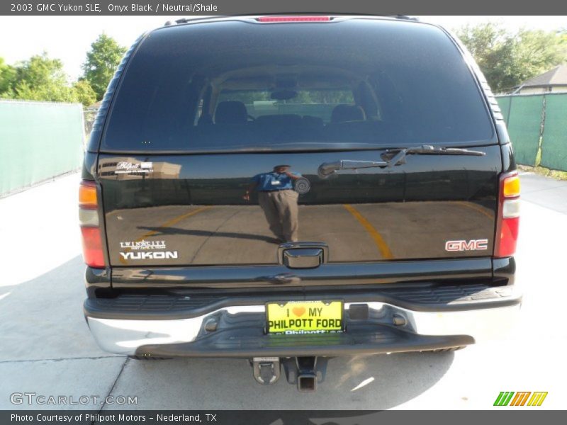 Onyx Black / Neutral/Shale 2003 GMC Yukon SLE