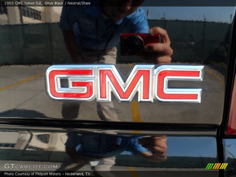 Onyx Black / Neutral/Shale 2003 GMC Yukon SLE