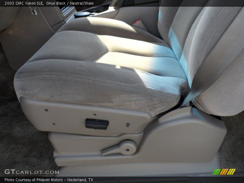Onyx Black / Neutral/Shale 2003 GMC Yukon SLE