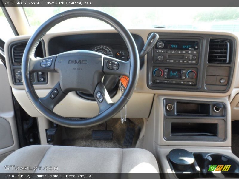 Dashboard of 2003 Yukon SLE