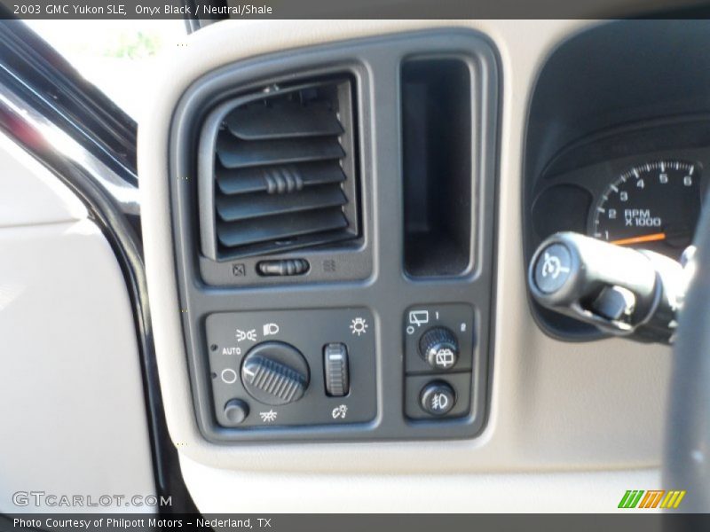 Controls of 2003 Yukon SLE