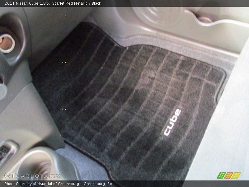 Scarlet Red Metallic / Black 2011 Nissan Cube 1.8 S