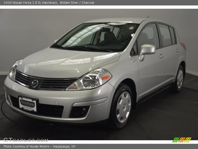 Brillant Silver / Charcoal 2009 Nissan Versa 1.8 SL Hatchback