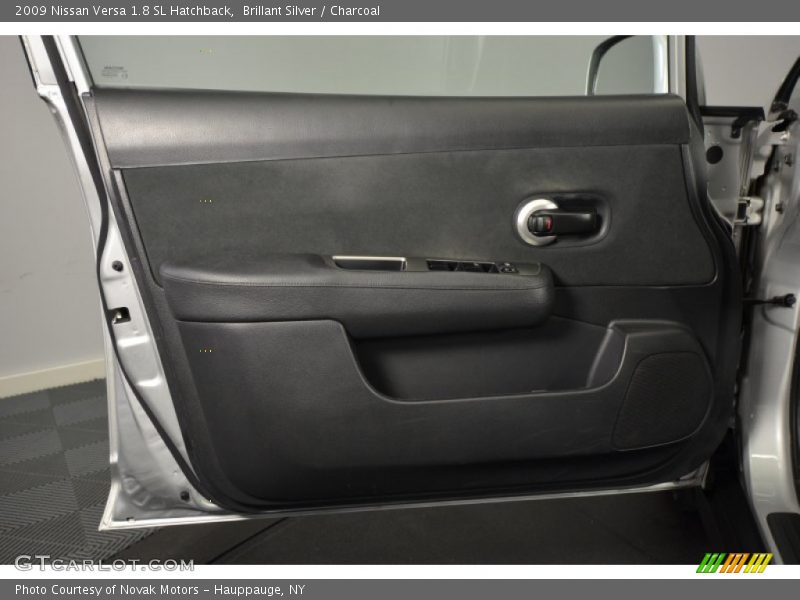 Brillant Silver / Charcoal 2009 Nissan Versa 1.8 SL Hatchback