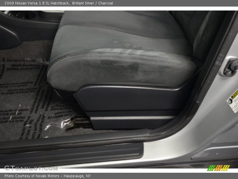 Brillant Silver / Charcoal 2009 Nissan Versa 1.8 SL Hatchback