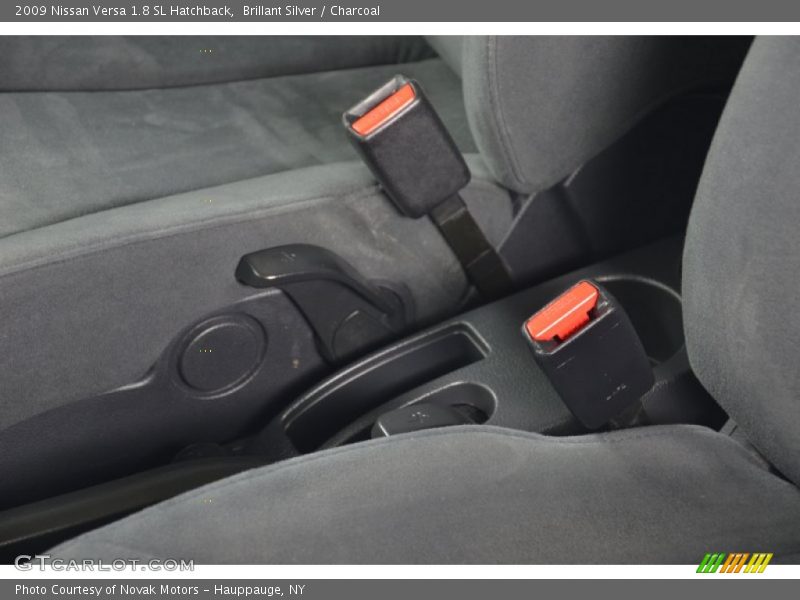 Brillant Silver / Charcoal 2009 Nissan Versa 1.8 SL Hatchback