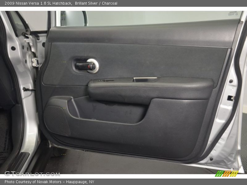 Brillant Silver / Charcoal 2009 Nissan Versa 1.8 SL Hatchback