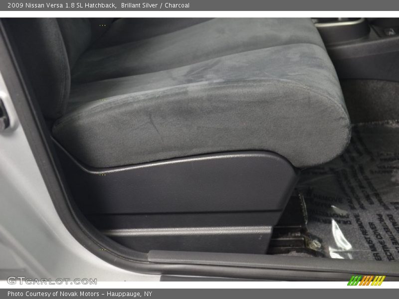 Brillant Silver / Charcoal 2009 Nissan Versa 1.8 SL Hatchback