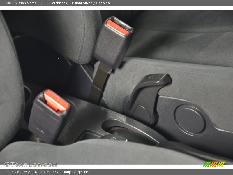 Brillant Silver / Charcoal 2009 Nissan Versa 1.8 SL Hatchback