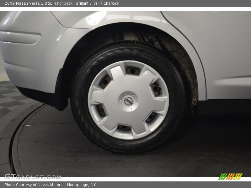 Brillant Silver / Charcoal 2009 Nissan Versa 1.8 SL Hatchback