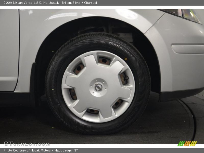 Brillant Silver / Charcoal 2009 Nissan Versa 1.8 SL Hatchback