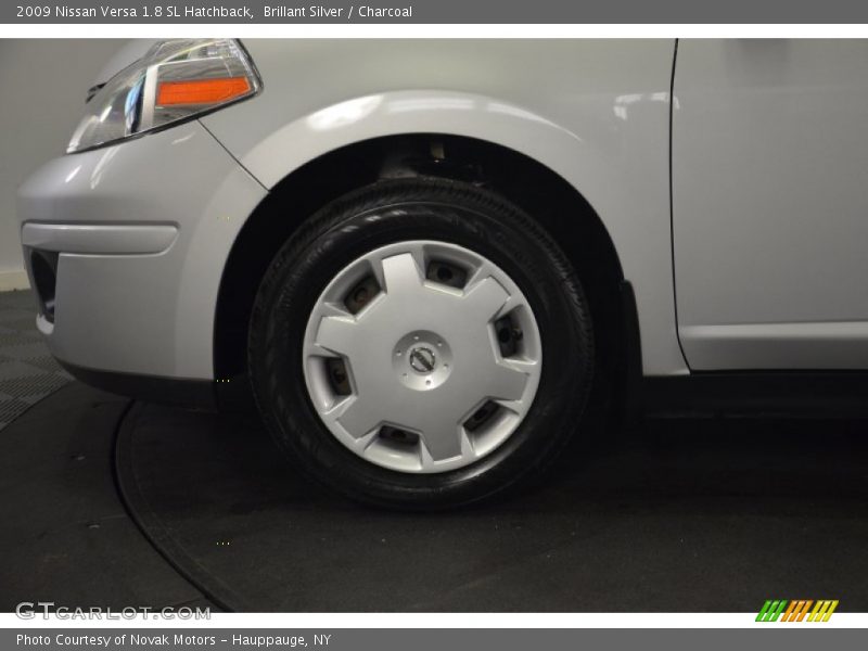 Brillant Silver / Charcoal 2009 Nissan Versa 1.8 SL Hatchback