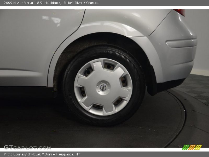 Brillant Silver / Charcoal 2009 Nissan Versa 1.8 SL Hatchback