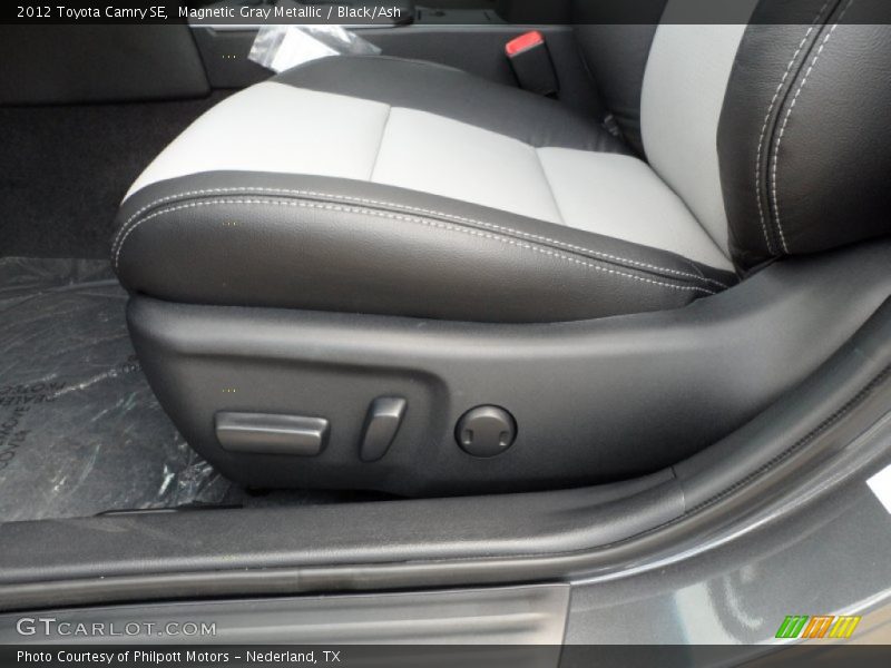 Magnetic Gray Metallic / Black/Ash 2012 Toyota Camry SE