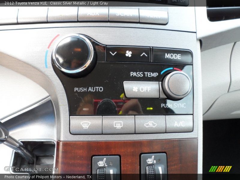 Classic Silver Metallic / Light Gray 2012 Toyota Venza XLE