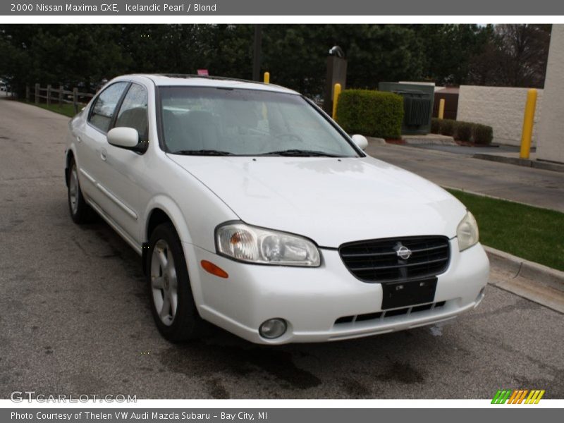 Icelandic Pearl / Blond 2000 Nissan Maxima GXE