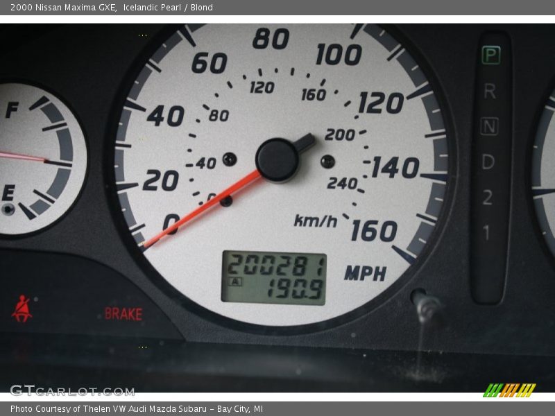 Icelandic Pearl / Blond 2000 Nissan Maxima GXE