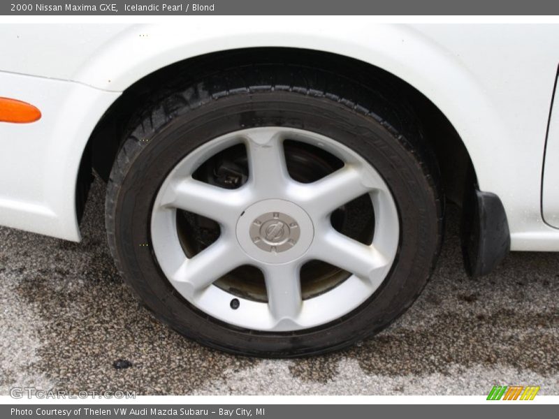 Icelandic Pearl / Blond 2000 Nissan Maxima GXE