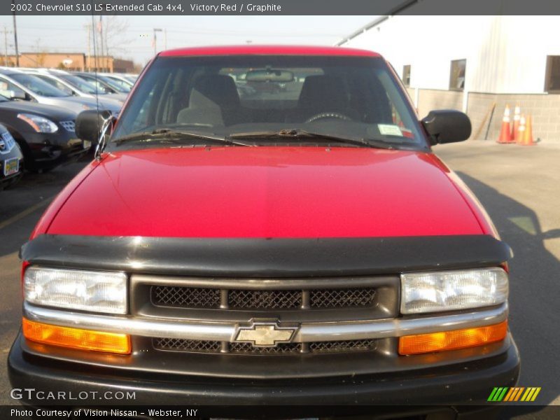 Victory Red / Graphite 2002 Chevrolet S10 LS Extended Cab 4x4