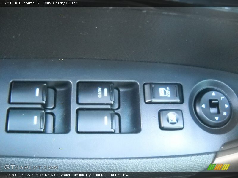 Dark Cherry / Black 2011 Kia Sorento LX