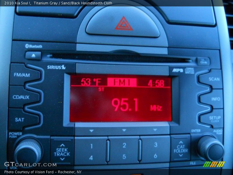 Titanium Gray / Sand/Black Houndstooth Cloth 2010 Kia Soul !
