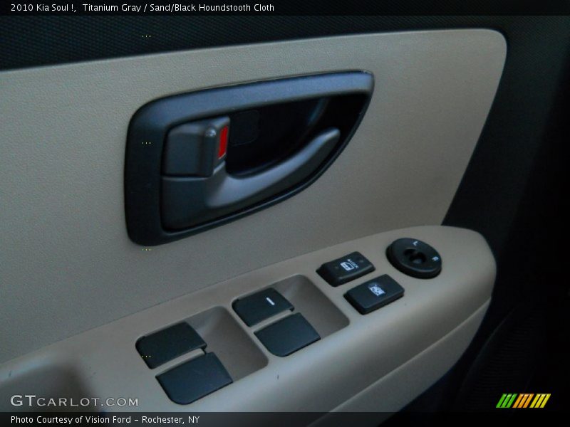 Titanium Gray / Sand/Black Houndstooth Cloth 2010 Kia Soul !