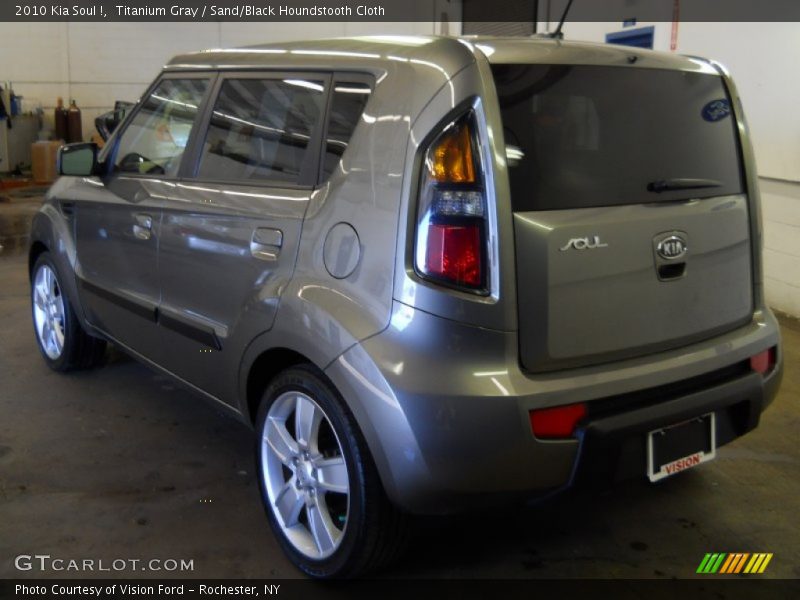 Titanium Gray / Sand/Black Houndstooth Cloth 2010 Kia Soul !