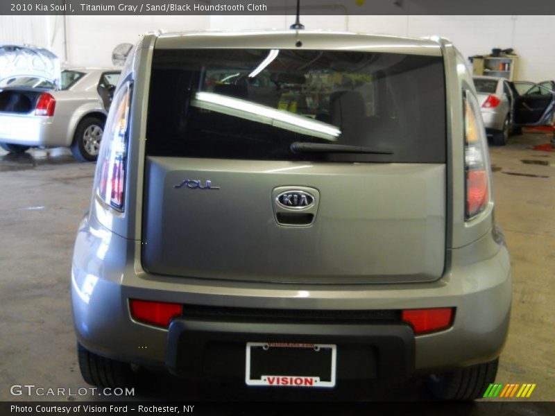 Titanium Gray / Sand/Black Houndstooth Cloth 2010 Kia Soul !