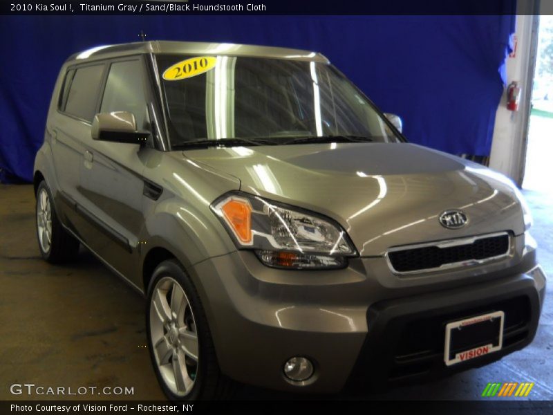 Titanium Gray / Sand/Black Houndstooth Cloth 2010 Kia Soul !