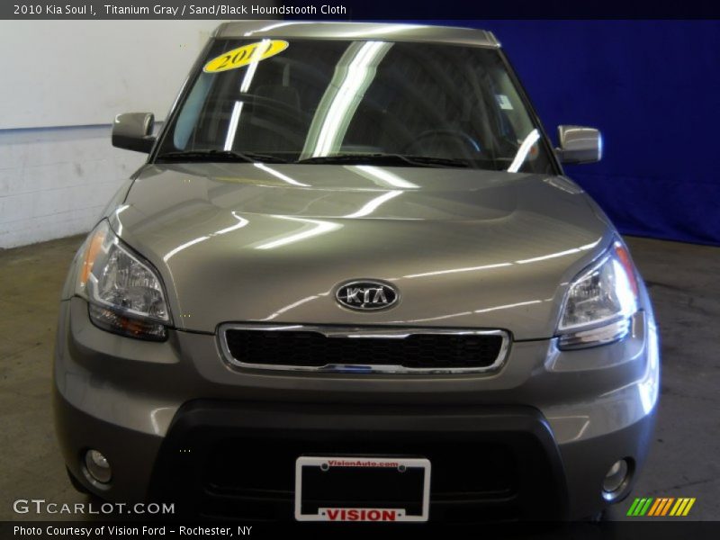 Titanium Gray / Sand/Black Houndstooth Cloth 2010 Kia Soul !