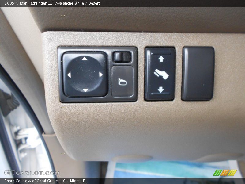 Avalanche White / Desert 2005 Nissan Pathfinder LE