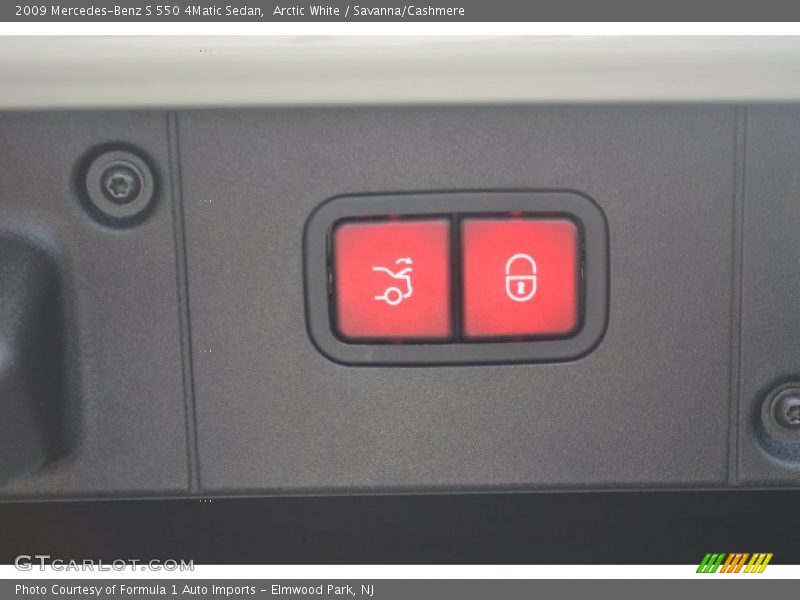 Arctic White / Savanna/Cashmere 2009 Mercedes-Benz S 550 4Matic Sedan