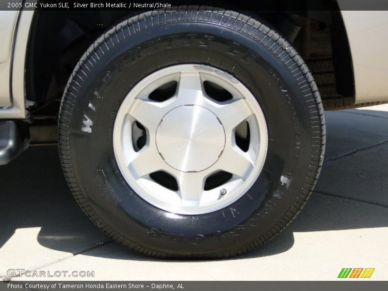 Silver Birch Metallic / Neutral/Shale 2005 GMC Yukon SLE