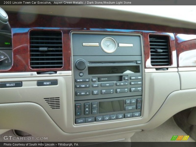 Aspen Green Metallic / Dark Stone/Medium Light Stone 2003 Lincoln Town Car Executive