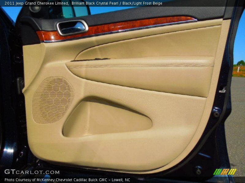 Brilliant Black Crystal Pearl / Black/Light Frost Beige 2011 Jeep Grand Cherokee Limited