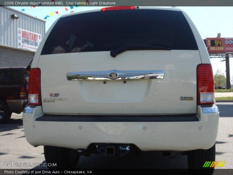 Cool Vanilla / Light Graystone 2008 Chrysler Aspen Limited 4WD