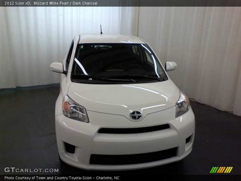 Blizzard White Pearl / Dark Charcoal 2012 Scion xD