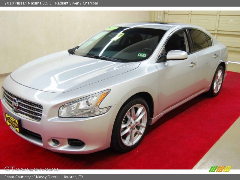 Radiant Silver / Charcoal 2010 Nissan Maxima 3.5 S