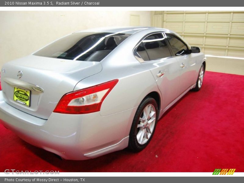 Radiant Silver / Charcoal 2010 Nissan Maxima 3.5 S