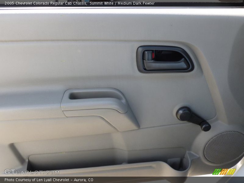 Summit White / Medium Dark Pewter 2005 Chevrolet Colorado Regular Cab Chassis