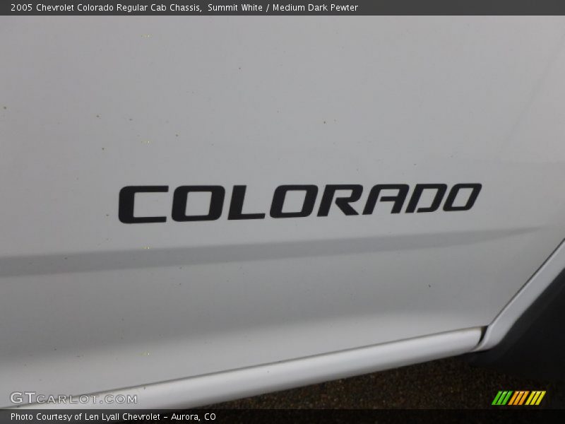 Summit White / Medium Dark Pewter 2005 Chevrolet Colorado Regular Cab Chassis