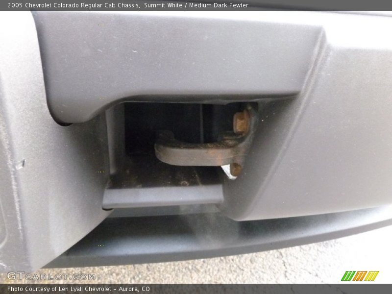 Summit White / Medium Dark Pewter 2005 Chevrolet Colorado Regular Cab Chassis